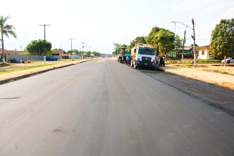 Prefeitura retoma Obra de pavimentação asfáltica no Bairro agreste em Laranjal do Jari.